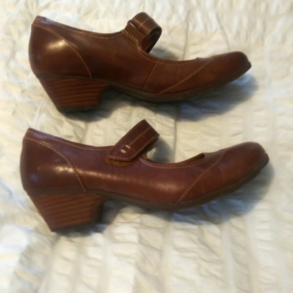 Sofft Mary jane pumps